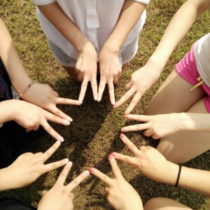  Moment Convivial avec Enfants en Cercle