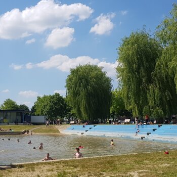 baignade lac de douzy, passerelle et plage