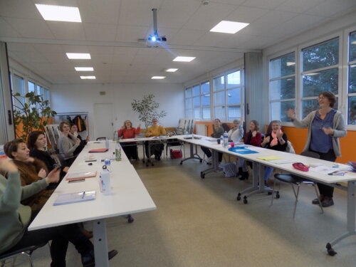 Photo : Assistantes Maternelles en Formation  "Parler avec un mot, un signe-niveau 2"