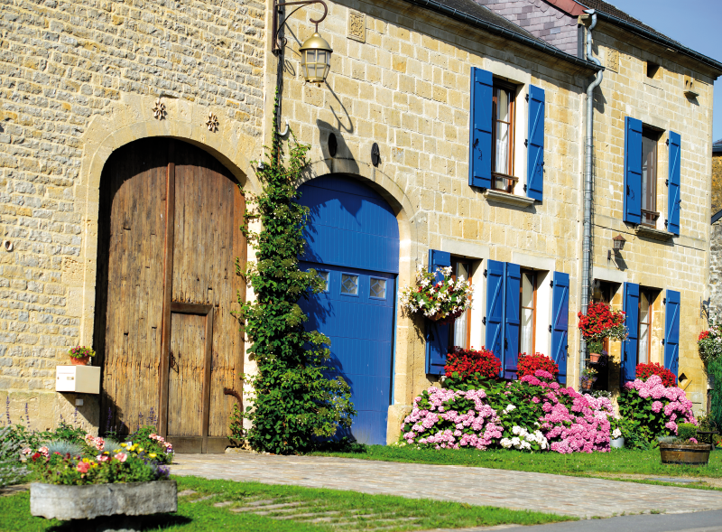 Photo Devanture Bâtiment Ancien Rénové