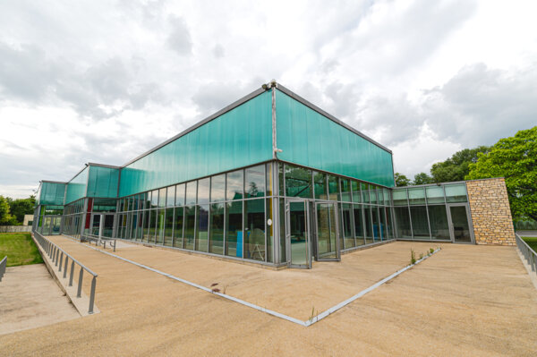 Photo : Devanture Centre Aquatique Camourau