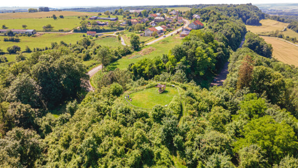 Photo : Vue aérienne du Pain de Sucre à Stonne