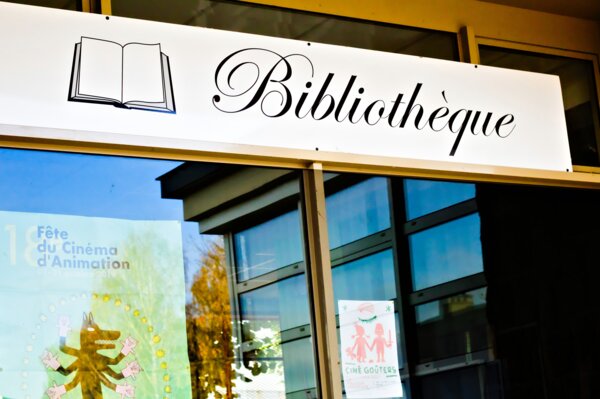 Photo : Enseigne Bibliothèque de Mouzon