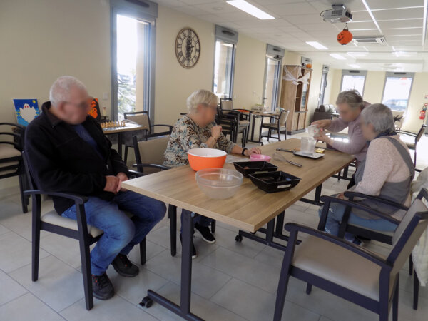 Photo : Animation cuisine résidence séniors les 3 Arches