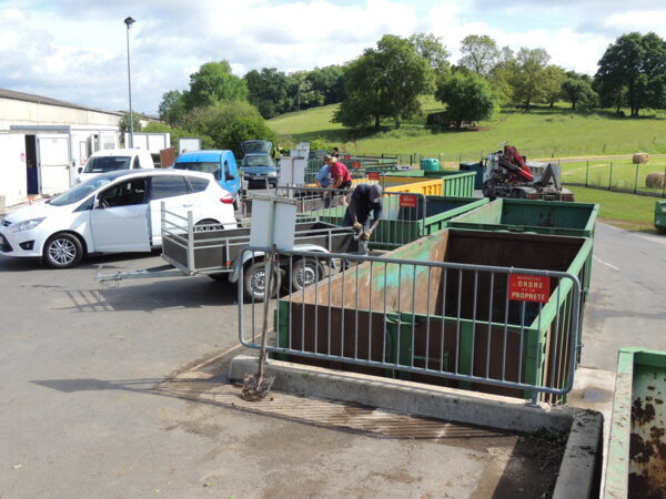 Photo : Le Tri Des Déchets Lors De Leur Arrivée En Déchetterie