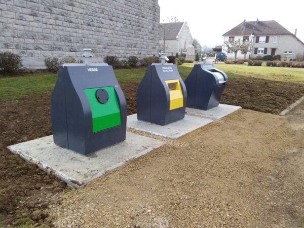 Photo : Point d'Apport Volontaire à Villy